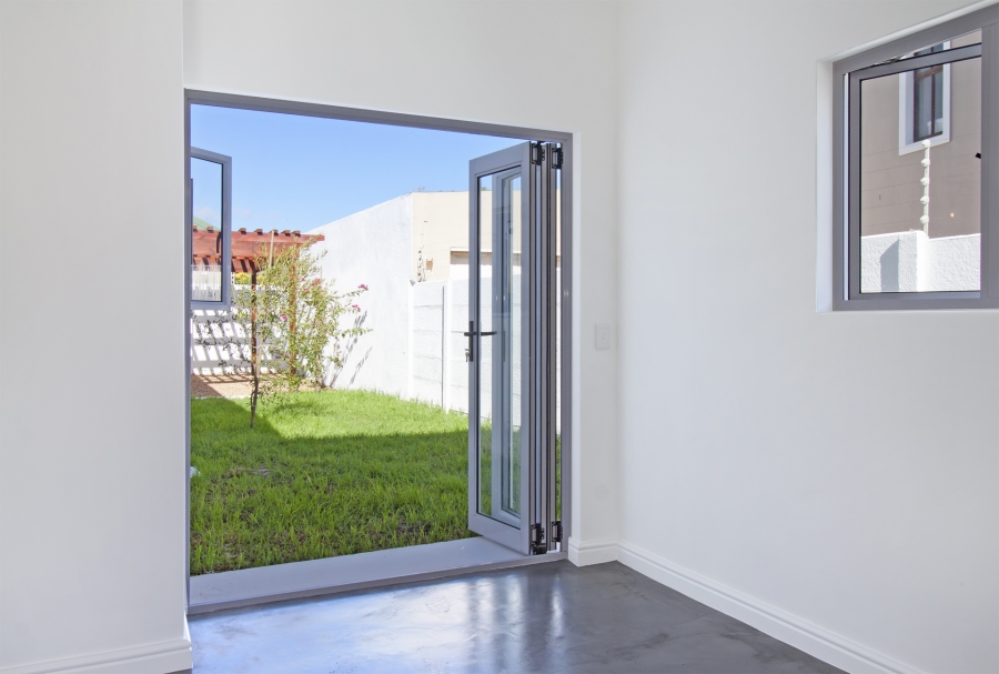 3 Bedroom Property for Sale in Milkwood Park Western Cape